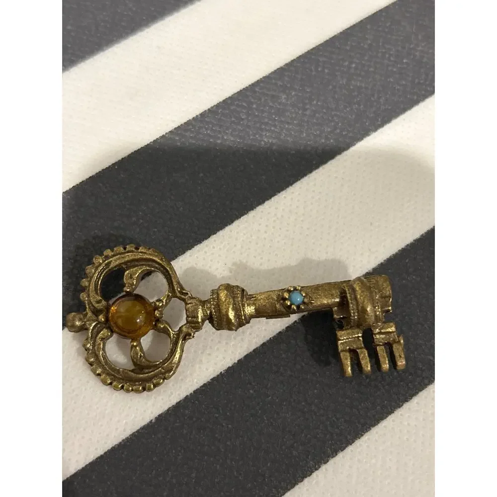 Skeleton Key Brooch